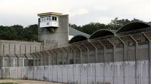 At the 1st rdpt on the left, 2nd and 3rd rdpt straight ahead, 4th rdpt on the left.from the a10 : Nouveau Suicide A La Prison De Fleury Merogis 60 Detenus Refusent De Regagner Leur Cellule