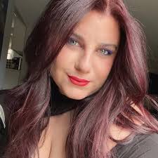 I NEED SOMETHING TO BINGE WATCH. im talking one tree hill, the OC, mia  culpa, maxton hall, olympo type binge. I need messy and romance and I NEED  IT NOW. thank youuuuu