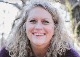 Lisa Gillman's Instagram, Twitter & Facebook