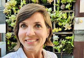 Jana Helms's Instagram, Twitter & Facebook