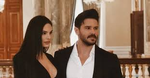 Karısı, tolgahan sayışman'ın 17 yaşında çektirdiği fotoğrafı paylaştı. Tolgahan Sayisman In Hamile Esi Almeda Abazi Ye Hediye Ettigi Luks Cipte Dikkat Ceken Detay Galeri Magazin