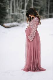 Maternity Pictures 2017 Stephanie Lee Connor Maternitystyle Asos Thebump Win Snow Maternity Photos Maternity Picture Outfits Maternity Photography Winter