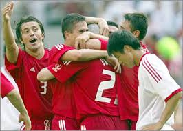 قال شينول جونيش، مدرب منتخب تركيا، اليوم الخميس، إن تركيا فخورة بمشاركتها في المباراة الافتتاحية لبطولة كأس الأمم الأوروبية لكرة القدم (يورو 2020) الجمعة أمام المنتخب الإيطالي العظيم. Ø«Ù„Ø§Ø«ÙŠØ© ØªØ±ÙƒÙŠØ§ ÙÙŠ Ù…Ø±Ù…Ù‰ Ø§Ù„ØµÙŠÙ† ØªÙ†Ù‚Ù„Ù‡Ø§ Ù„Ù„Ø¯ÙˆØ± Ø§Ù„Ø«Ø§Ù†ÙŠ ØªØ±ÙƒÙŠØ§ Ø£Ø®Ø¨Ø§Ø± Ø§Ù„Ø¬Ø²ÙŠØ±Ø© Ù†Øª