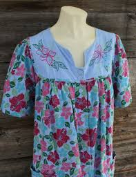Many of the floral pattern dress available. Go Softly Floral Pattern Patio Dress Size Medium Gem
