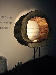 Die Natur Ist Ein Kunstler Aus Diesem Schonen Hohlem Baumstamm Entstand Diese Einmalige Lampe Ein Absolutes Unikat Led Textilkabel Und Ein Massiver Stahl In 2020 Lampen Lampen Aus Holz Treibholz Lampe