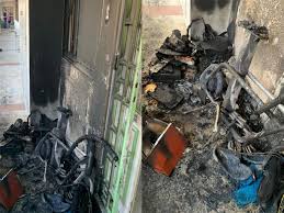 A personal mobility device (pmd) was in the lift. Pmd Related Fire Breaks Out At Hougang Hdb Flat Corridor Singapore News Top Stories The Straits Times