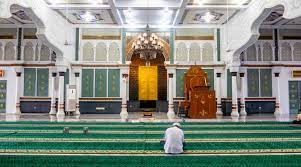 Ulasan tentang bacaan sholawat munjiyat arab dan latin beserta terjemahnya ini yang dijelaskan secara singkat dan terperinci oleh dutadakwah untuk saudara2ku yang perlu. Cara Mengamalkan Sholawat Munjiyat Bagi Umat Muslim Kumparan Com