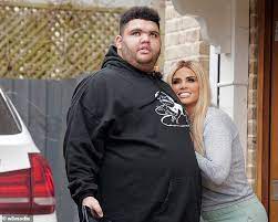 Katie Price Gives Her Beloved Son Harvey A Big Kiss Daily Mail Online