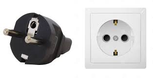 Does the type E plug (with a hole for a pin) work in type F socket? : r/AskElectricians
