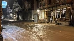Unwetterwarnungen für österreich in den nächsten 24 stunden ▶ entwicklung der wetterlage gewitterrisiko regenradar. U9kuwg0rqnw5fm