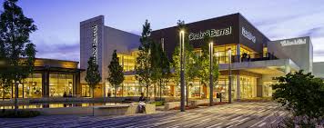 Catena di department store americana, fa capo al neiman marcus group e vanta 42 punti vendita in tutti gli states. Oakbrook Center
