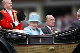 Aveva sposato elisabetta ii il 20 novembre 1947, quando non era ancora regina, e da allora aveva assunto i titoli di duca di edimburgo, conte di merioneth e barone greenwich. Chi E La Regina Elisabetta Ii Figli Marito E Patrimonio Della Sovrana Inglese