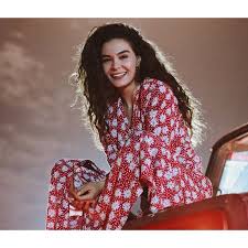 Icim Buyur Icimde Dolunay Olur Onunden Ince Bir Bulut Gecer Bedenim Manzaraya Dar Gelir Burun Diregim Sizlardi Moda Stilleri Boho Tarzi Moda Kiyafetler