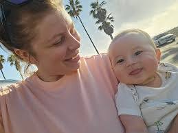 Kerrie Lyons's Instagram, Twitter & Facebook