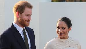 Prince harry gives meghan reassuring hug ahead of coach core awards. Prins Harry Och Meghan Markle Ar Ekonomiskt Sjalvstandiga Elle