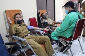Donor darah merupakan aktivitas memberikan atau menyumbangkan darah secara sukarela. Aksi Donor Darah Asn Sanggau Berkatnews Tv
