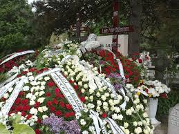 Florin calinescu florin calinescu sotie. Zi NeagrÄƒ Pentru Florin CÄƒlinescu Se Implinesc 5 Ani De Cand Luca Fiul Lui Florin CÄƒlinescu S A Sinucis Libertatea