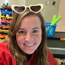 Kelly Langlois's Instagram, Twitter & Facebook