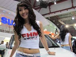 Hasil gambar untuk model majalah fhm