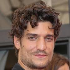 He is an actor and director, known for the dreamers (2003), pikku naisia (2019) and les chansons d'amour (2007). Louis Garrel Bio Family Trivia Famous Birthdays