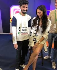 Deepika Padukone Borrows Ranveer Singh S Quirky Style As She Attends Event With Facebook Instagram Hungryboo Deepika Padukone Bollywood Fashion My T Shirt