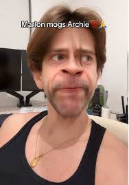 Archie Mogging