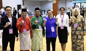 Menurut pengerusi ph johor, tan sri muhyiddin yassin beberapa nama telah disenarai pendek dan akan didedahkan dalam waktu terdekat. Pertandingan Enam Penjuru Di Tanjung Piai Utusan Borneo Online