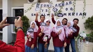 Nama latin untuk bintang ini adalah canicula (anjing kecil) dan dalam bahasa arab: Reuni Akbar Smaliska 2 000 Alumni Saling Melepas Kangen