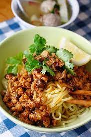 Mie shirataki yang ada di rumah pun bisa diolah menjadi berbagai menu favorit untuk keluarga, termasuk yamin. Mie Ayam Babi Bakso Food Malaysian Cuisine Indonesian Food