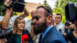 Soha nem volt téma a magánélet direktben, de mindenki tudta, kik azok, akik melegek, és ezt nem kellett takargatni. Szajer Jozsef Visszakuldte Diplomata Utlevelet 24 Hu