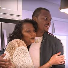 Texans' Deshaun Watson gets mom's house renovated (video)