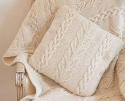 A stunning, elegant design which will compliment any interior. Top 10 Cable Pillow Cover Kitting Patterns Yarn Compulsion