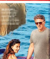 Maria zaffino non nasconde tutta la sua rabbia per la chiusura obbligata delle scuole di danza, una rabbia sfogata in un'email inviata direttamente al premier conte. Sabrina Ferilli Relax A Ischia Con Flavio Cattaneo Donna Moda Tv