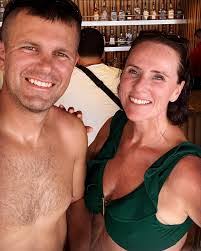 Leanne Zahn's Instagram, Twitter & Facebook