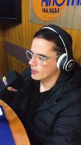 Y salimos la aire en @microfonoescenico desde @radiosintonia1420am con  @kelvismartinezoficial