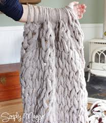 45 Dakikada Kolda Battaniye Nasil Orulur Mimuu Com Arm Knitting Blanket Knitted Blankets Arm Knitting