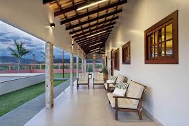 As varandas de casas de fazenda são ótimas para criar um aconchegante espaço de convivência. Casa Da Fazenda Elegant Planta De Casa De Fazenda With Casa Da Casas De Madeira Casas De Madeira