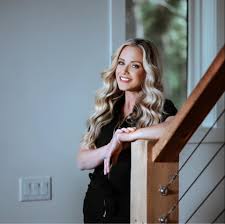 Julie Walz (@julieHWalz) • Facebook