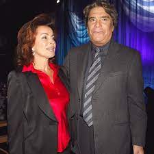 Born 26 january 1943) is a french businessman, politician and occasional actor, singer, and tv host. Bernard Tapie Annonce Souffrir D Un Cancer Sa Femme Dominique Son Soutien Face A La Maladie Elle