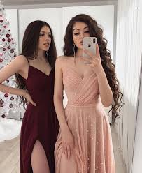 فاشن وجمال On Instagram جمالهم يفتن اللي حابين فساتين ناعمه وانيقه للعيد واسعارها حلوه حياكم مت Fashion Dress Party Fashion Dresses Classy Dress