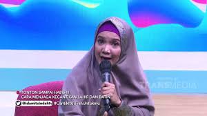 Indonesia bini hamil muda ngentot. Hukum Wanita Berjilbab Meng Upload Foto Di Sosmed Best Moment Islam Itu Indah 15 7 20 Youtube