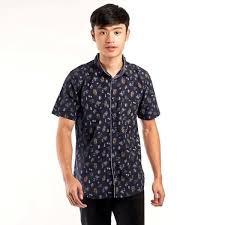Contoh batik yang dipadukan dengan baju batik kombinasi ini terus berkembang dan melahirkan banyak karya dari berbagai desainer. Jual Baju Pria Polos Hitam Lengan Pendek Kombinasi Batik Tribal Cek Harga Di Pricearea Com