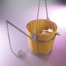 Schwalldusche Aus Holz Mit Kette Fur Sauna Schwalldusche Sauna Saunahaus