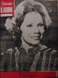 GÜNÜN KADINI-AYLIK KADIN  MECMUASI-KADIN-MECMUA-YIL:10-SAYI:115-116-HAZİRAN-TEMMUZ-1978-KAPAK-FOTOĞRAF-RÖPORTAJ-BU  NE BİÇİM KADIN ÖZGÜRLÜĞÜ-ULUSLARARASI 6. İSTANBUL FESTIVALI VE TURIZM  MEVSIMI-BİR AÇIK OTURUM MÜNASEBETİYLE-KARŞILIKLI ILIŞKI: ARKADAŞLIK ...