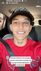 Kenneth Vargas muestra su ojo...