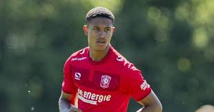 Jayden oosterwolde plays the position defence, is years old and cm tall, weights kg. Fc Twente Blijft Bezig En Strikt Talent Voor Het Eerste Elftal Voetbalprimeur Nl