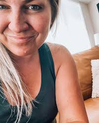 When you're confident in what you bring to the table, you don't have to  chase and beg anyone to sit down and eat. #mondayvibes #happinessproject  #growthmindset #mondaymantra #highstandards