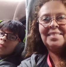 Hola, necesito alguna banqueteria, que realice desayunos y almuerzos  porfavor con servicio de garzón y mantelería cubierto porfavor . Con las 3  b.