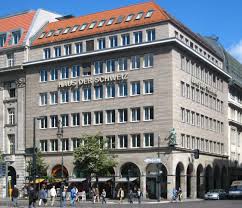 Bu oteldeki odalarda özel kasa, lcd televizyon, minibar buzdolabı ve özel bir banyo bulunmaktadır. Datei Berlin Mitte Unter Den Linden Haus Der Schweiz 01 Jpg Wikipedia