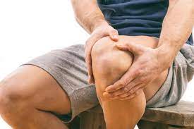 Lutut bengkak adalah salah satu gangguan yang bisa terjadi pada lutut anda. 5 Penyebab Nyeri Lutut Parah Dan Tak Tertahankan Hello Sehat